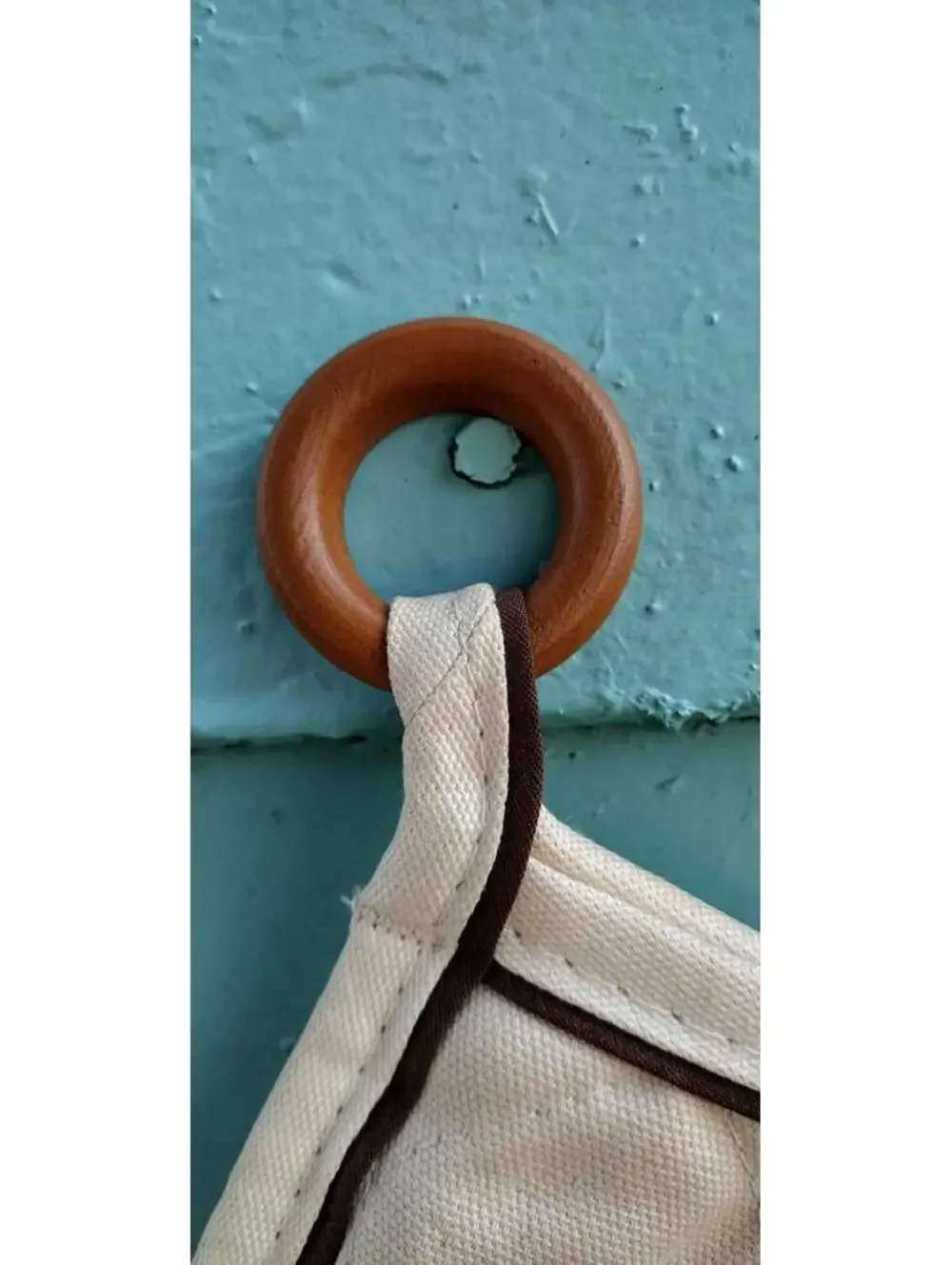 Vintage 1980s Oven Mitten Mushrooms Embroidered Brown & Cream Cotton Ring Wood